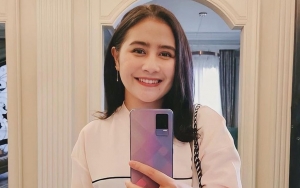 Lulus Kuliah Tiba-tiba Ditanya Kapan Nikah, Prilly Latuconsina Mendadak ‘Loading’