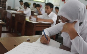 Alasan Anies Tak Wajibkan Siswa Divaksinasi COVID-19 Sebelum Ikut Sekolah Tatap Muka