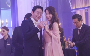 Lee Ji Ah Tembak Kepala Joo Dan Tae di 'Penthouse 3' Picu Komentar Tak Terduga