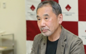 Dinilai Abaikan Lonjakan COVID-19, Novelis Jepang Kritik Perdana Menteri Yoshihide Suga