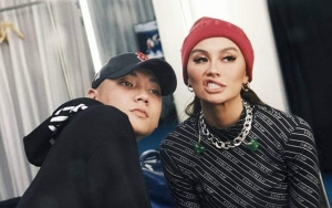 Agnes Monica dan Pacar Perdana Pamer Tato Couple Diduga Aksara Jawa, Maknanya Dalem Banget?