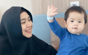 Sudah Berusia 9 Bulan, Oki Setiana Dewi Kenang Perjuangan Untuk Pengobatan Putra Bungsu