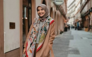 7 Potret Zaskia Sungkar 'Mak-Mak Milenial' Yang Fashionable