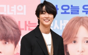 Jadi Pasien Disfungsi Ereksi, Yoon Shi Yoon Akui Sempat Khawatir Bintangi 'You Raise Me Up'