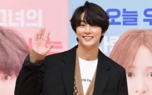 Begini Cara Yoon Shi Yoon Atasi Rasa Malu karena Perankan Karakter Impoten di 'You Raise Me Up'
