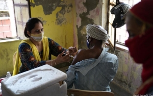 India Berhasil Tingkatkan Vaksinasi COVID-19 Di Pedesaan Saat Kekhawatiran Akan Pasokan Melanda