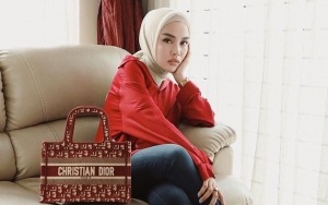 Tak Cuma Tas, Medina Zein Disebut Belum Bayar Utang Travel Umrah Sejak 2018