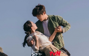 Reaksi Kim Seon Ho Lihat Senyum Shin Min A di 'Hometown Cha-Cha-Cha' Jadi Perbincangan