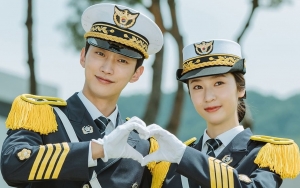 Sesuai Prediksi, Krystal Tak Tahan Tatap Mata Jinyoung B1A4 di Lokasi 'Police University'