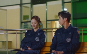 Jinyoung B1A4 Peluk Mesra Krystal di 'Police University', Bakal Jadian?