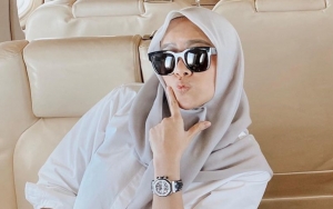 Jadi Bahan Gibah Sahabat, Olla Ramlan Santai Pamer Barang Branded