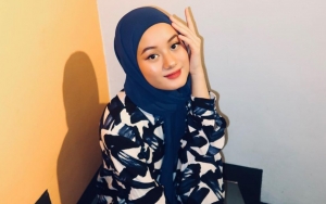 Dinda Hauw Temukan Patung Super Mirip Dengannya, Netter Ramai Komentar Begini