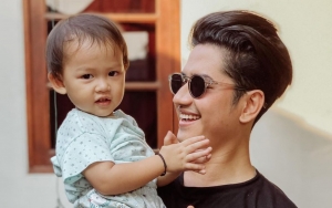Zikri Daulay Pamer Video Haru Bareng Sang Putra Zayn, Minta Restu Mau Mulai Kehidupan Baru