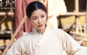 Rela Jadi 'Patung', Totalitas Akting Kim Yoo Jung di 'Red Sky' Tuai Decak Kagum