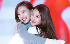 Chaeyoung Beberkan Usaha Keras Tapi Kocak Nayeon TWICE Saat Pesan Room Service di Jepang