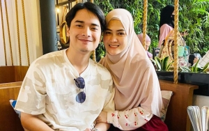 Alvin Faiz Ditemani Istri Saat Main Bola, Postingan Pakai Bahasa Inggris 'Diledek'
