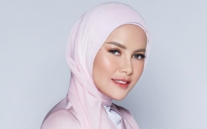 Minta Doa, Olla Ramlan Kembali Terciduk Lepas Hijab Saat Ngobrol Bareng Artis Cantik Ini