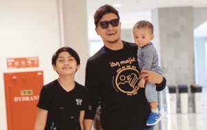 Mengandung Bawang, Video Curhatan Arie Untung Tentang Putra Sulung Hingga Kebiasaan yang Hilang