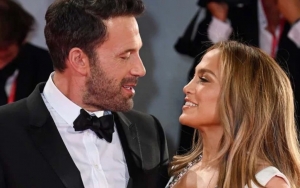 Jennifer Lopez dan Ben Affleck Perdana Umbar Kemesraan Di Red Carpet Venice Film Festival