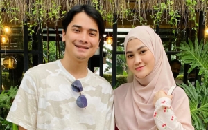 Alvin Faiz Tak Kapok Pakai Caption Bahasa Inggris, Wajahnya dengan Sang Istri Malah Jadi Sorotan