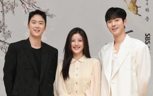 Kim Yoo Jung, Ahn Hyo Seop dan Gong Myung Saling Goda di Lokasi 'Red Sky'