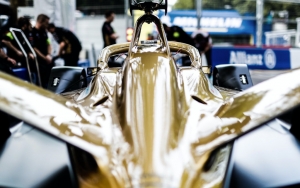 Massa Demo Tolak Formula E di Gedung DPRD DKI: Warga Perlu Makan Bukan Balapan! 