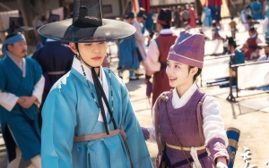 Ahn Hyo Seop dan Kim Yoo Jung Romantis Berduaan di Bawah Sinar Bulan 'Red Sky'