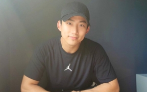 Pacari Non Seleb, Taecyeon 2PM Tak Sadar Tunjukkan Wajah Kekasihnya?