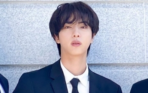 Jin BTS Terlalu Ganteng Sampai Dibilang Bak Syuting Drama di Blue House