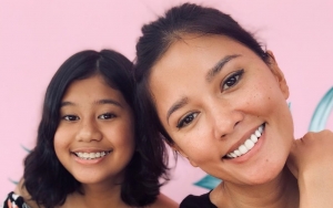 7 Potret Manis Titi Rajo Bintang Dan Sang Putri, Like Mother Like Daughter Abis