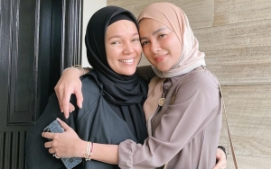 Dewi Sandra Komentari Hobi Baru Olla Ramlan, Sarankan Tetap Pakai Rok Saat Motoran