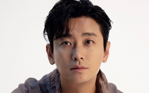 7 Pesona Joo Ji Hoon Yang Comeback Drama Bareng Jun Ji Hyun<script async src=