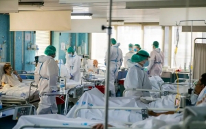 Prancis Tegas 'Depak' 3.000 Lebih Nakes Lantaran Belum Divaksin COVID-19