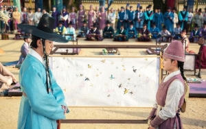 Syuting Ciuman 'Red Sky', Ahn Hyo Seop Bikin Kim Yoo Jung Ngakak Karena Buat Kesalahan Kocak Ini