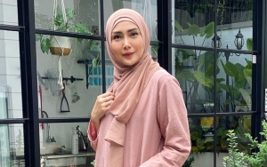 Kocak, Tujuan Fenita Arie Pilih ‘Minggir’ Saat Foto Bareng di Acara Natta Reza-Wardah Maulina