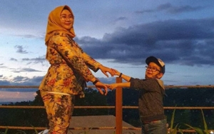 Jadi Tipe Suami Cuek, Daus Mini Tunjukkan Perhatian Lewat Cara Ini