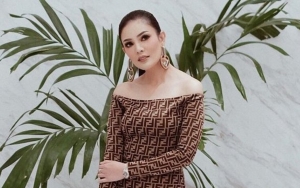 Nindy Ayunda Diledek 'Go Public' Nempel Om Dito, Gaya Melet Saat Foto Bareng Jadi Sorotan