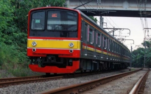 Perjalanan KRL Di Stasiun Depok Terganggu Imbas Pohon Tumbang