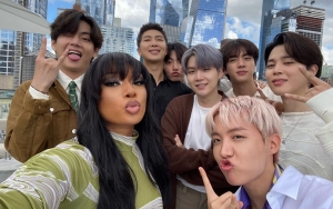 BTS Akhirnya Ketemu Megan Thee Stallion, Foto Bareng Julurkan Lidah Sampai Main dengan Anjing