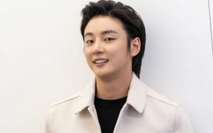 Dikenal Punya Imej Baik, Begini Cara Yoon Shi Yoon Balas Cinta Penggemar