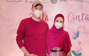 Kartika Putri Minta Maaf Suami Nyantai Pakai Kaos di Lamaran Ria Ricis, Ini Reaksi Oki Setiana Dewi