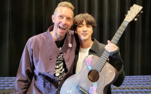 Bucin Berat, Jin BTS Bakal Jadikan Hadiah dari Chris Martin Coldplay Pusaka Keluarga