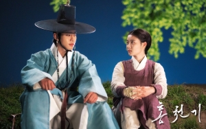 Usai Ciuman Romantis, Kim Yoo Jung dan Ahn Hyo Seop Justru Pura-Pura Tak Kenal di 'Red Sky'