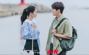 Aksi Nekat Kim Seon Ho Selamatkan Shin Min A di 'Hometown Cha-Cha-Cha' Curi Perhatian Pemirsa