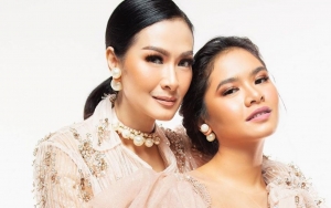 Serba Salah, Iis Dahlia Malah Dicibir Usai Bela Sang Putri yang Dituding Hobi Umbar Aurat