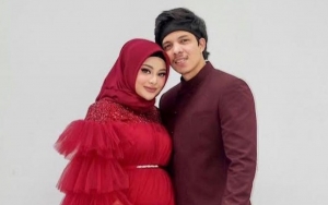 Dikira Lahiran, Aurel Hermansyah dan Atta Halilintar Latihan Gendong Bayi Bikin Terharu
