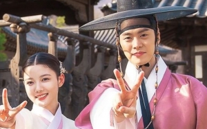 Gong Myung Rela Hujan-hujanan Gendong Kim Yoo Jung di 'Red Sky', Fans Auto Bimbang