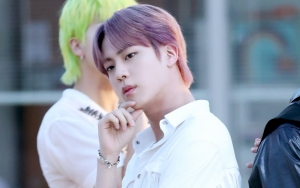 Jin Punya Cara Unik Ini Saat Beri Ucapan Selamat Ultah ke Kakak dan Member BTS