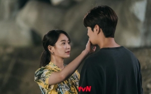 Shin Min A dan Kim Seon Ho Ciuman Mesra di 'Hometown Cha-Cha-Cha', Begini Proses Syutingnya