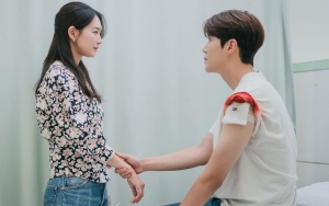 Begini Kerennya Kim Seon Ho Saat Syuting Adegan Penyelamatan Shin Min A di 'Hometown Cha-Cha-Cha'